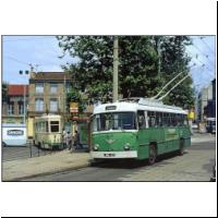 1981-07-12 Obus 108 & Tram 504 Bellevue (Grafeneder).jpg